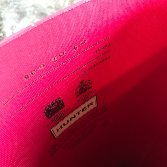 Bright, hot pink tall glossy Hunter rain boots ☔️ - Picture 6 of 8